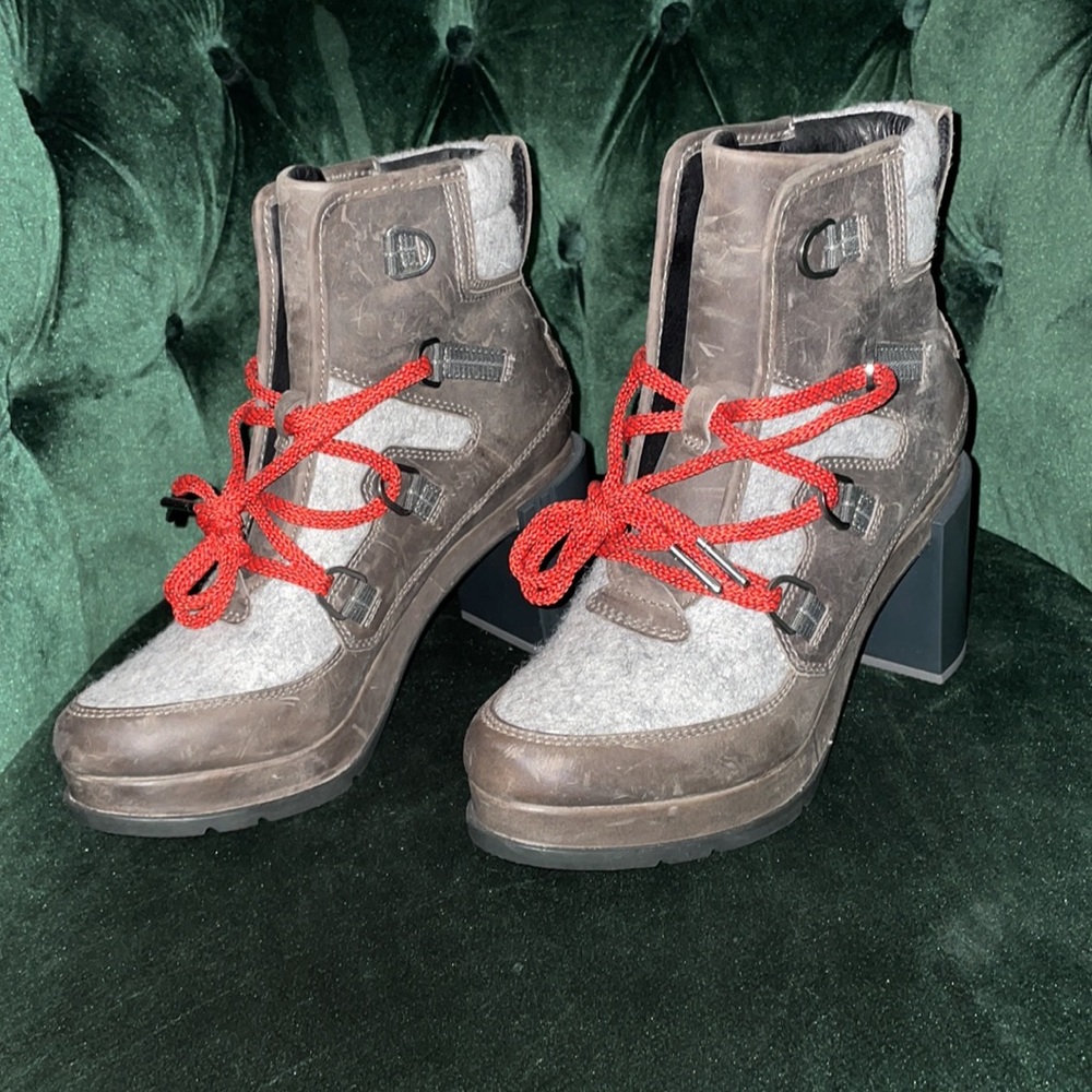 Boots - Picture 2 of 7